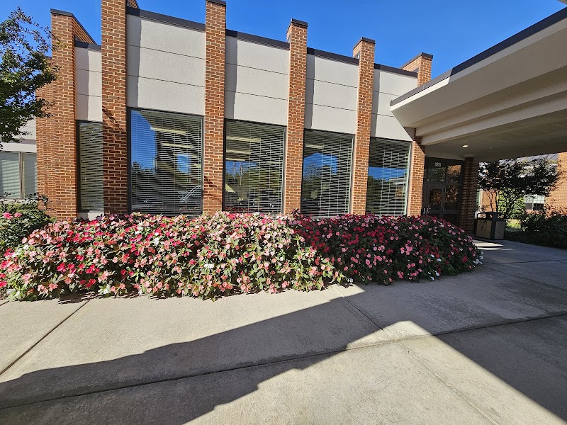 LAKE MANASSAS HEALTH & REHABILITATION CENTER nursing home in GAINESVILLE, VA - Photo 3 of 10