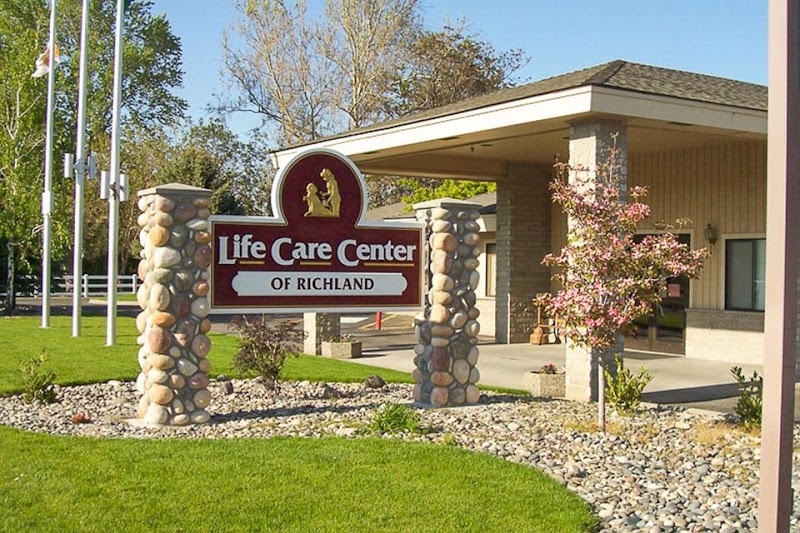 LIFE CARE CENTER OF RICHLAND nursing home in RICHLAND, WA - Photo 3 of 5