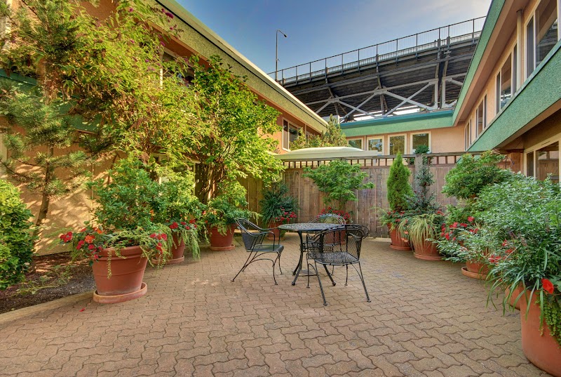 QUEEN ANNE HEALTHCARE nursing home in SEATTLE, WA - Photo 2 of 10