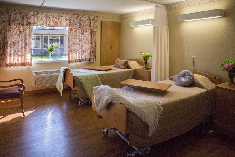 LIFE CARE CENTER OF PORT ORCHARD nursing home in PORT ORCHARD, WA - Photo 5 of 10