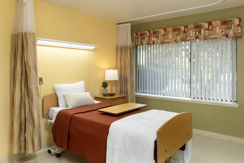 FRONTIER REHAB & EXTENDED CARE nursing home in LONGVIEW, WA - Photo 2 of 10