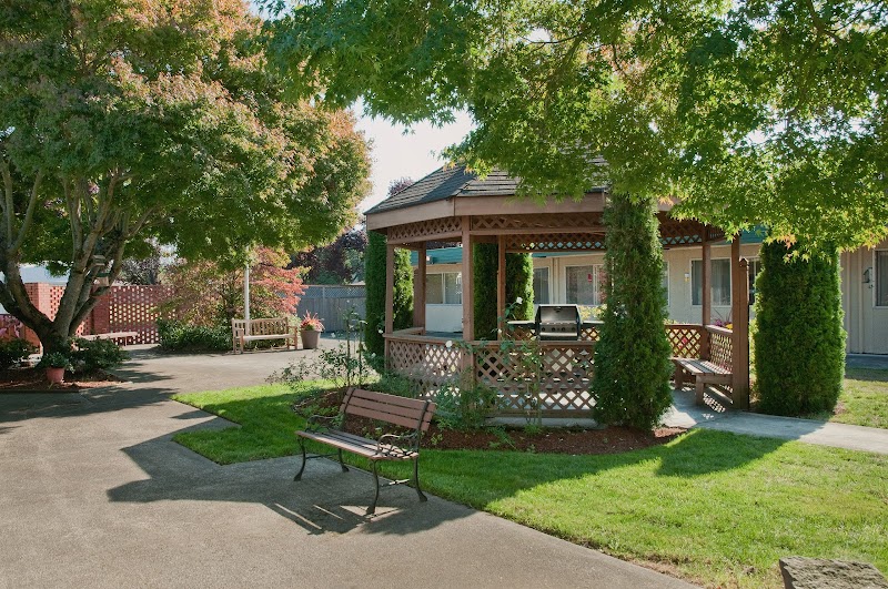 LIFE CARE CENTER OF PUYALLUP nursing home in PUYALLUP, WA - Photo 4 of 10