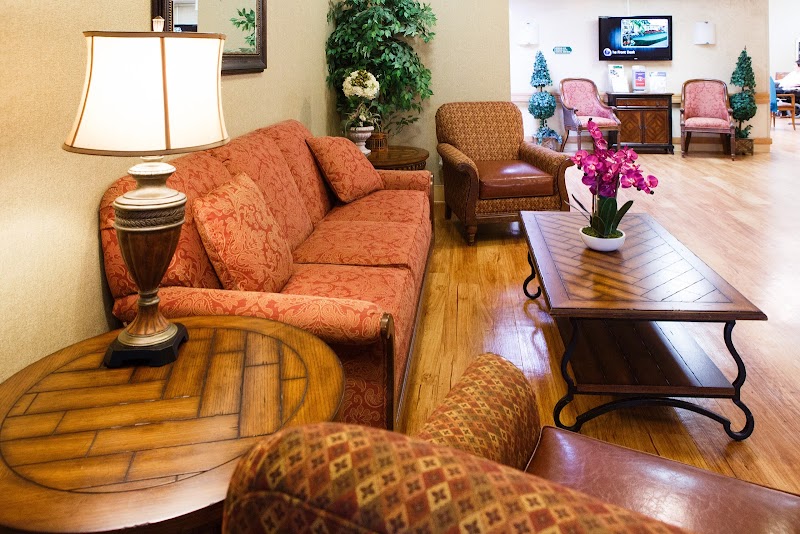 LIFE CARE CENTER OF KIRKLAND nursing home in KIRKLAND, WA - Photo 3 of 5