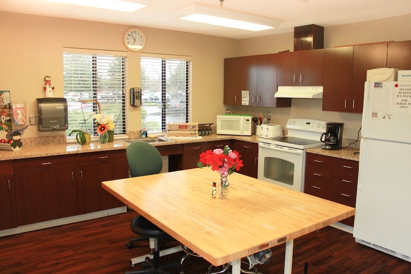 THE OAKS AT LAKEWOOD nursing home in TACOMA, WA - Photo 2 of 10