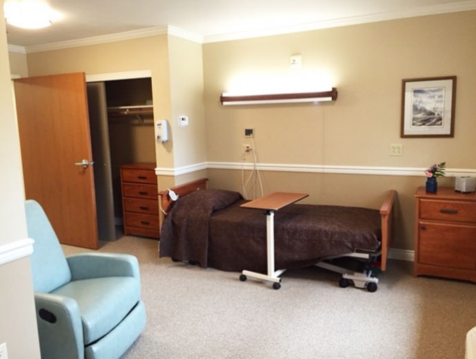 STAFHOLT HEALTH AND REHABILITATION OF CASCADIA nursing home in BLAINE, WA - Photo 2 of 8