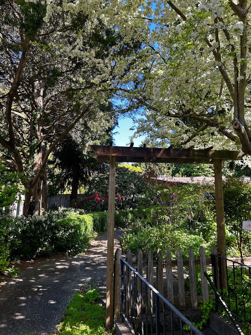 CASCADES OF ST ANNE nursing home in SEATTLE, WA - Photo 2 of 5