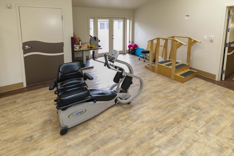 LYNNWOOD POST ACUTE REHABILITATION CENTER nursing home in LYNNWOOD, WA - Photo 2 of 10