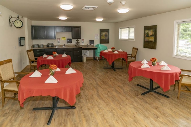 LYNNWOOD POST ACUTE REHABILITATION CENTER nursing home in LYNNWOOD, WA - Photo 3 of 10