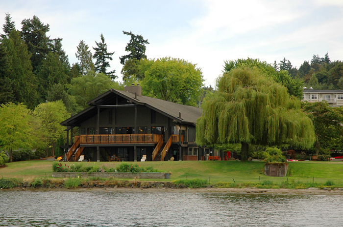 COVENANT SHORES HEALTH CENTER nursing home in MERCER ISLAND, WA - Photo 3 of 10