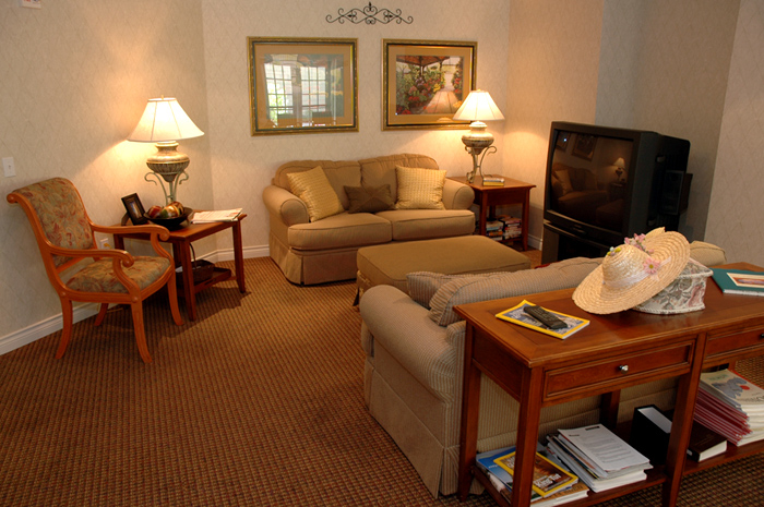 COVENANT SHORES HEALTH CENTER nursing home in MERCER ISLAND, WA - Photo 4 of 10