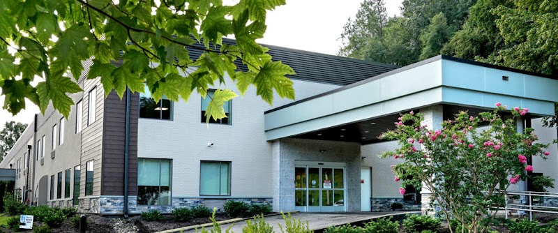 CHARLESTON HEALTHCARE CENTER nursing home in CHARLESTON, WV - Photo 3 of 5