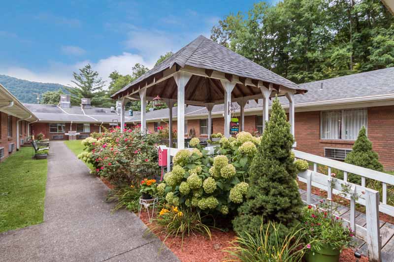 GLASGOW HILLS OF JOURNEY nursing home in GLASGOW, WV - Photo 3 of 5