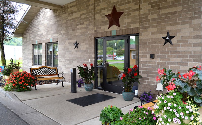 KINNIC HEALTH AND REHABILITATION CENTER nursing home in RIVER FALLS, WI - Photo 2 of 5