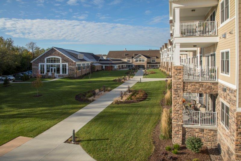 SHOREHAVEN HLTH & REHAB CTR nursing home in OCONOMOWOC, WI - Photo 2 of 10