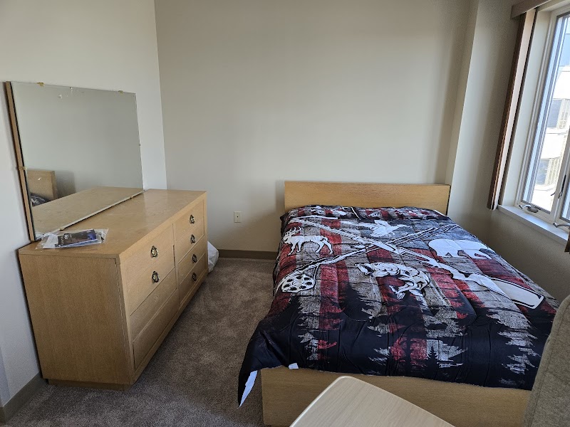 SHOREHAVEN HLTH & REHAB CTR nursing home in OCONOMOWOC, WI - Photo 3 of 10