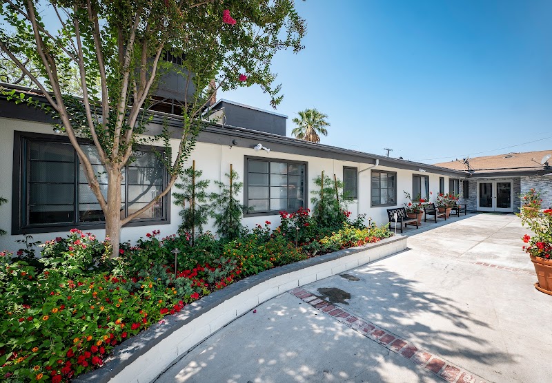 VINELAND POST ACUTE nursing home in NORTH HOLLYWOOD, CA - Photo 3 of 10