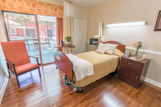 VALLEY VILLAGE CARE CENTER nursing home in NORTH HOLLYWOOD, CA - Photo 2 of 5