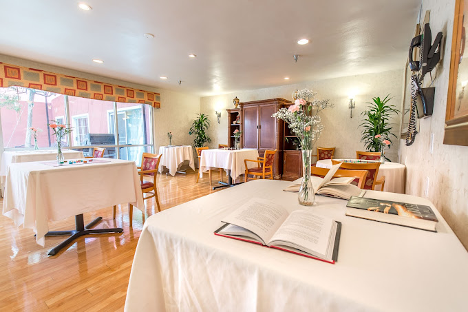 VALLEY VILLAGE CARE CENTER nursing home in NORTH HOLLYWOOD, CA - Photo 3 of 5