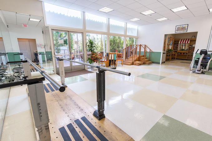 VALLEY VILLAGE CARE CENTER nursing home in NORTH HOLLYWOOD, CA - Photo 4 of 5