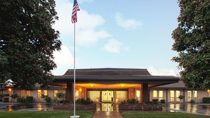 LINWOOD MEADOWS CARE CENTER nursing home in VISALIA, CA - Photo 2 of 5