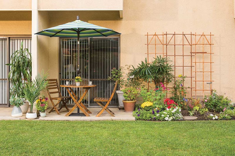 TOWN & COUNTRY nursing home in SANTA ANA, CA - Photo 2 of 10