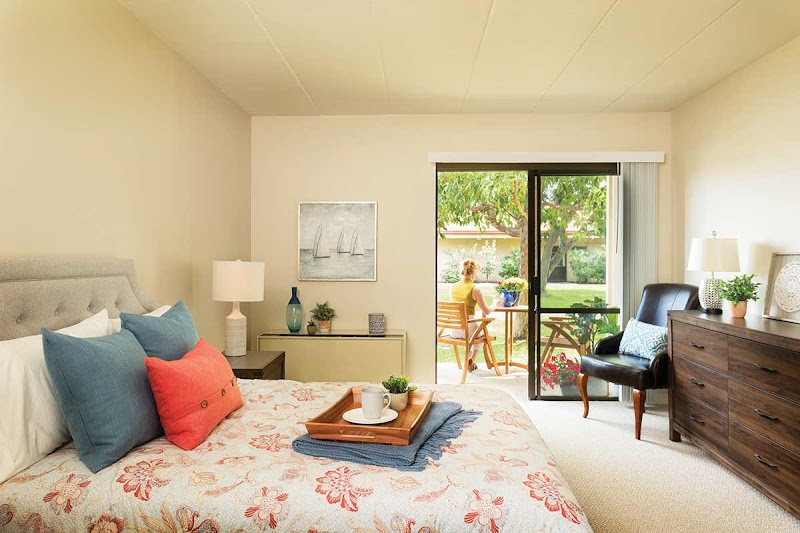 TOWN & COUNTRY nursing home in SANTA ANA, CA - Photo 3 of 10