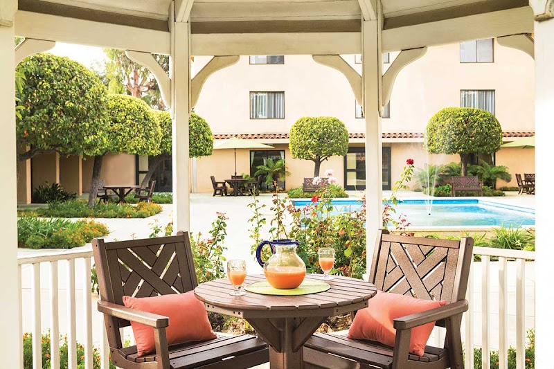 TOWN & COUNTRY nursing home in SANTA ANA, CA - Photo 5 of 10