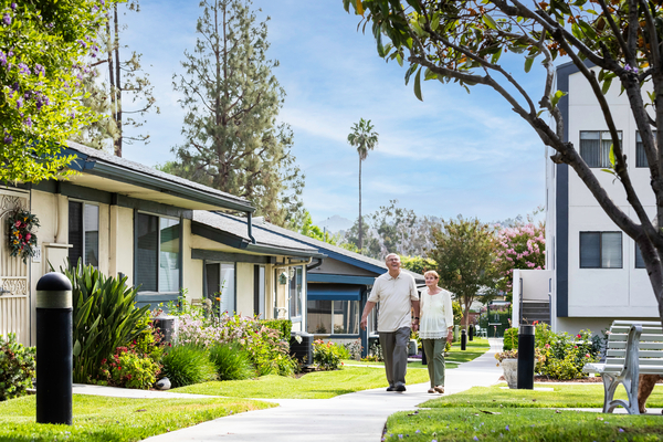 REDWOOD TERRACE HEALTH CENTER nursing home in ESCONDIDO, CA - Photo 3 of 10