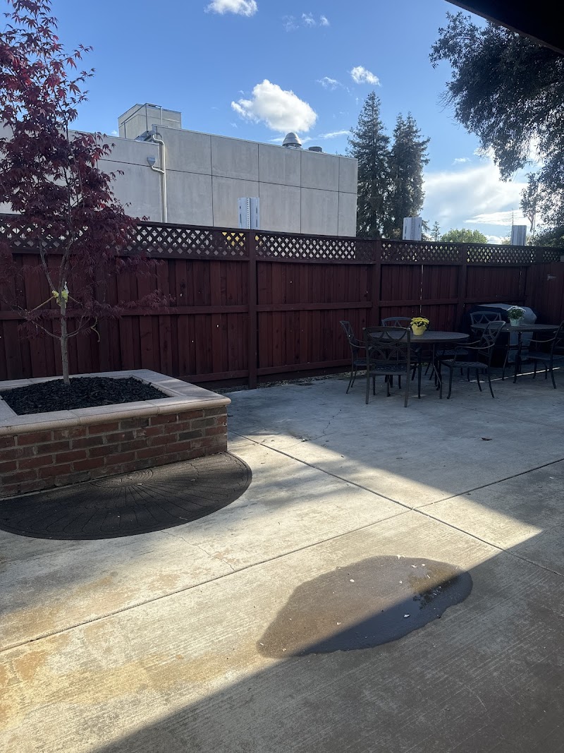 LINCOLN SQUARE POST ACUTE CARE nursing home in STOCKTON, CA - Photo 3 of 5