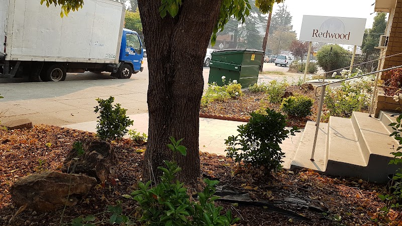 REDWOOD HEALTHCARE CENTER LLC nursing home in OAKLAND, CA - Photo 3 of 6