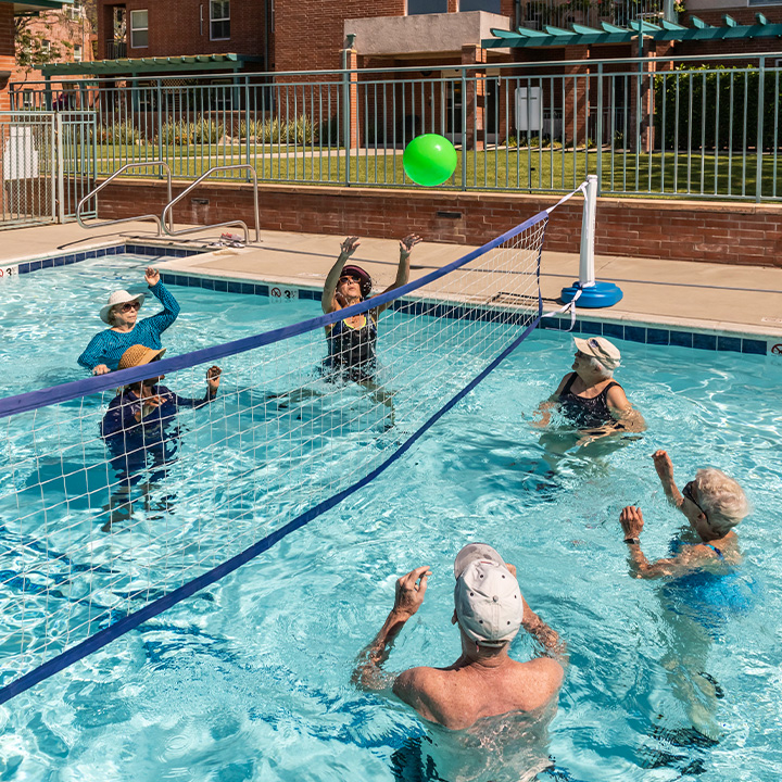 ROYAL OAKS MANOR-BRADBURY OAKS nursing home in DUARTE, CA - Photo 3 of 5
