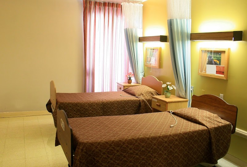 THE CARE CENTER ON HAZELTINE, LLC nursing home in VAN NUYS, CA - Photo 4 of 5