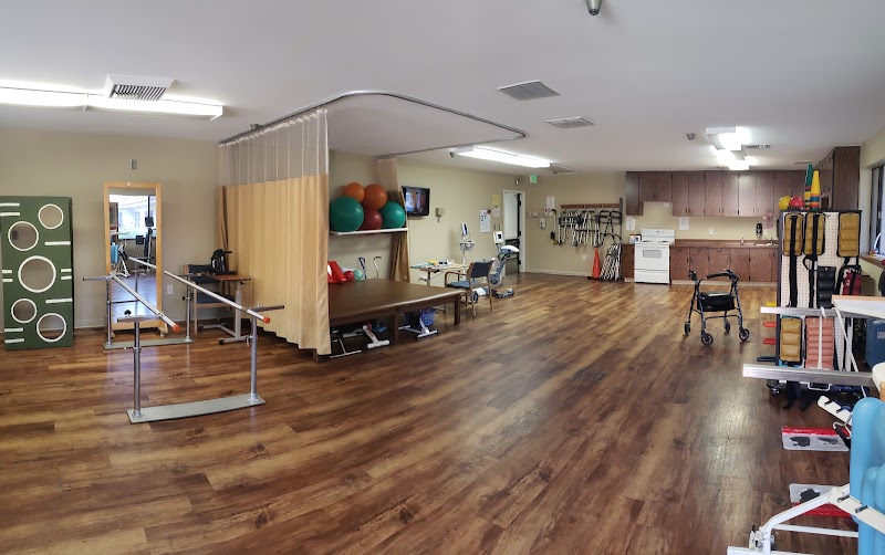 CORONA POST ACUTE CENTER nursing home in CORONA, CA - Photo 4 of 5