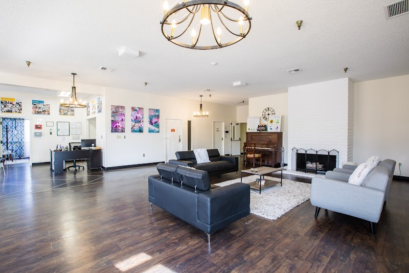 CORONA POST ACUTE CENTER nursing home in CORONA, CA - Photo 5 of 5