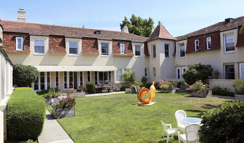 OAKLAND HEIGHTS NURSING AND REHABILITATION nursing home in OAKLAND, CA - Photo 2 of 10