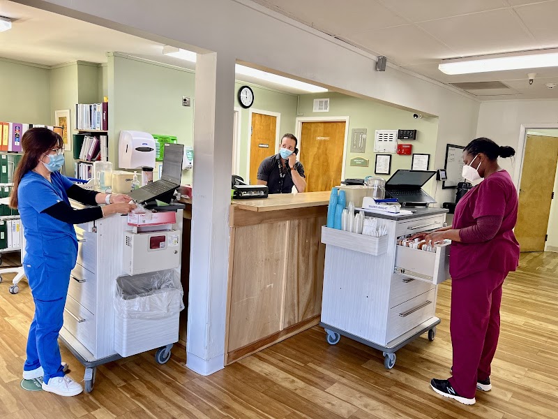 RICHMOND POST ACUTE CARE nursing home in RICHMOND, CA - Photo 3 of 10