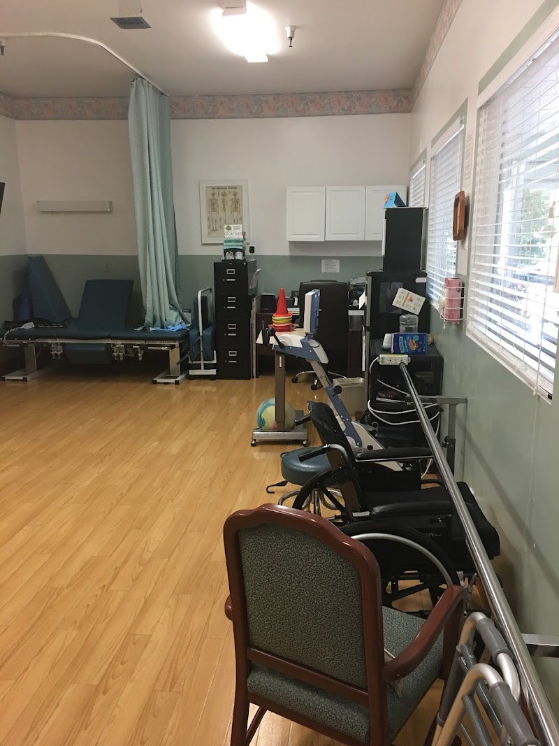 COURTYARD CARE CENTER nursing home in SIGNAL HILL, CA - Photo 4 of 5