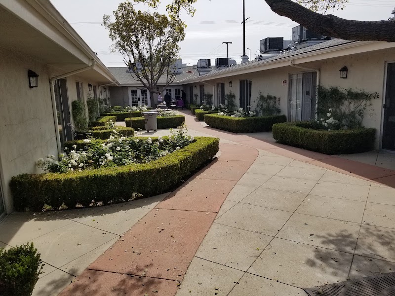 CANYON OAKS NURSING AND REHABILITATION CENTER nursing home in CANOGA PARK, CA - Photo 2 of 5