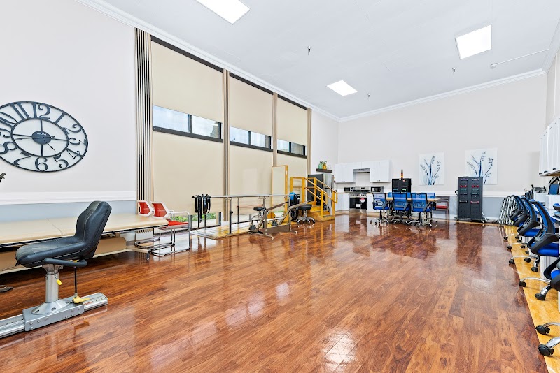 PARK AVENUE HEALTHCARE & WELLNESS CENTER nursing home in POMONA, CA - Photo 3 of 5