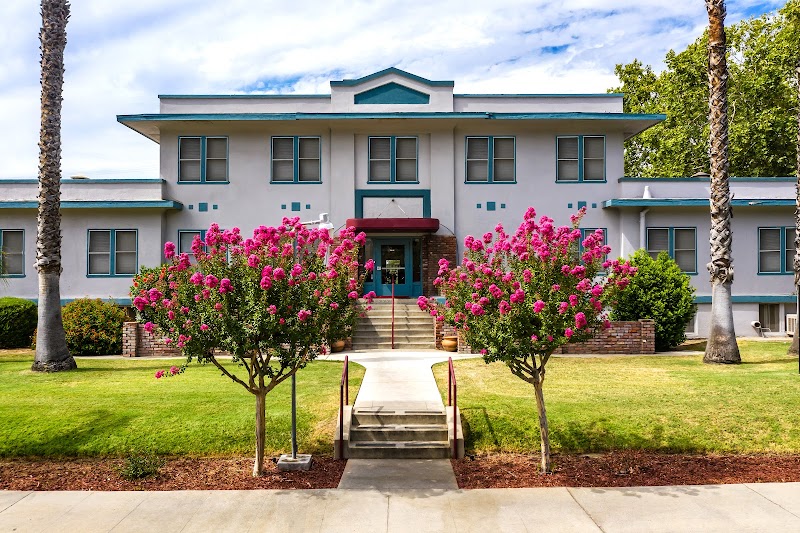 ROLLING HILLS CARE CENTER nursing home in SELMA, CA - Photo 2 of 4