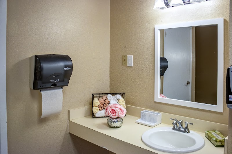 RIVER OAKS HEALTH AND REHABILITATION CENTER nursing home in FORT WORTH, TX - Photo 3 of 5