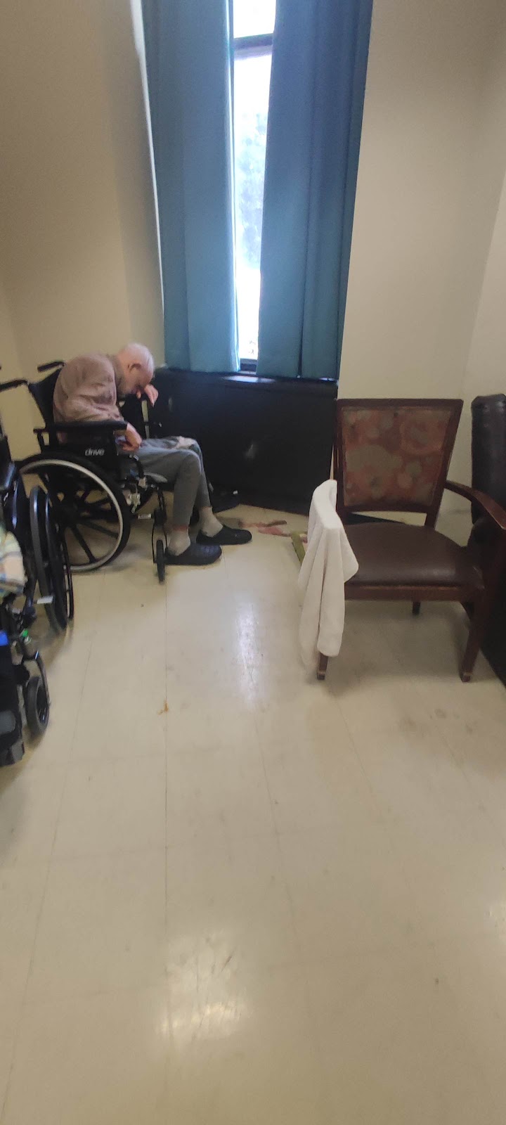 GOLDEN ACRES LIVING AND REHABILITATION CENTER nursing home in DALLAS, TX - Photo 3 of 5