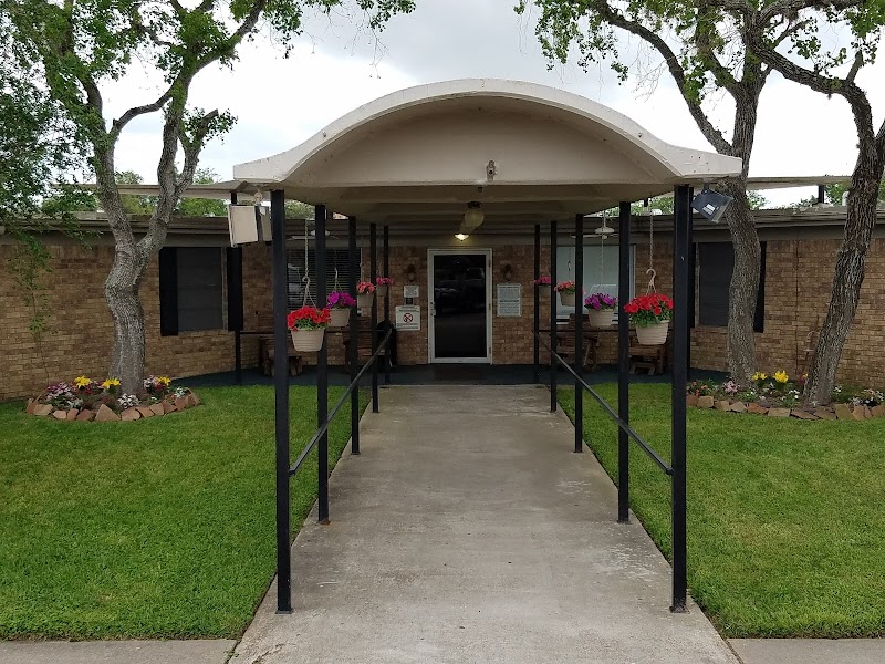 WHISPERING OAKS REHAB & NURSING nursing home in CUERO, TX - Photo 2 of 5