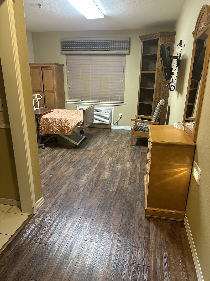 CARRIAGE HOUSE MANOR nursing home in SULPHUR SPRINGS, TX - Photo 4 of 7