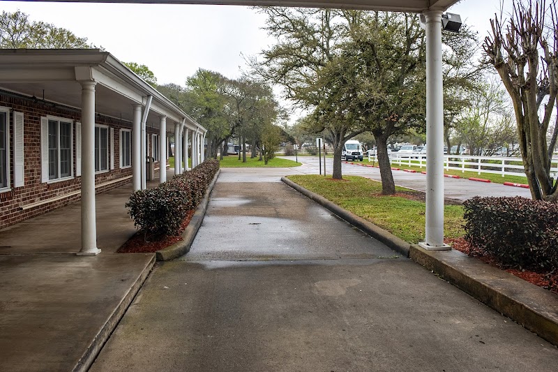 WOODLAKE NURSING CENTER nursing home in CLUTE, TX - Photo 2 of 5