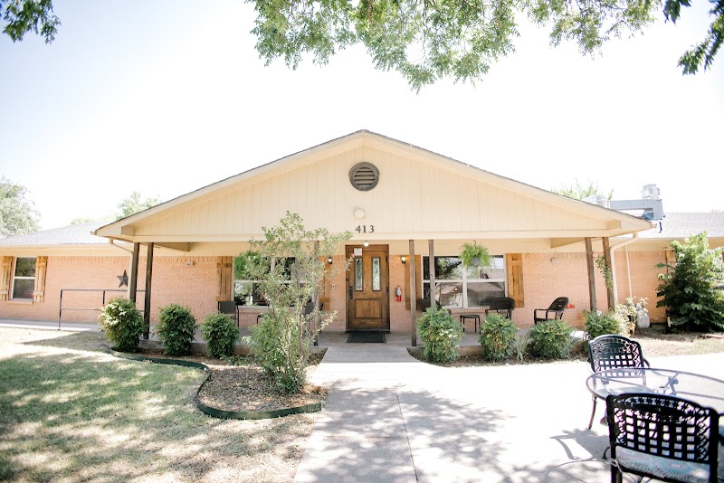 PECAN MANOR NURSING AND REHABILITATION nursing home in KENNEDALE, TX - Photo 2 of 5