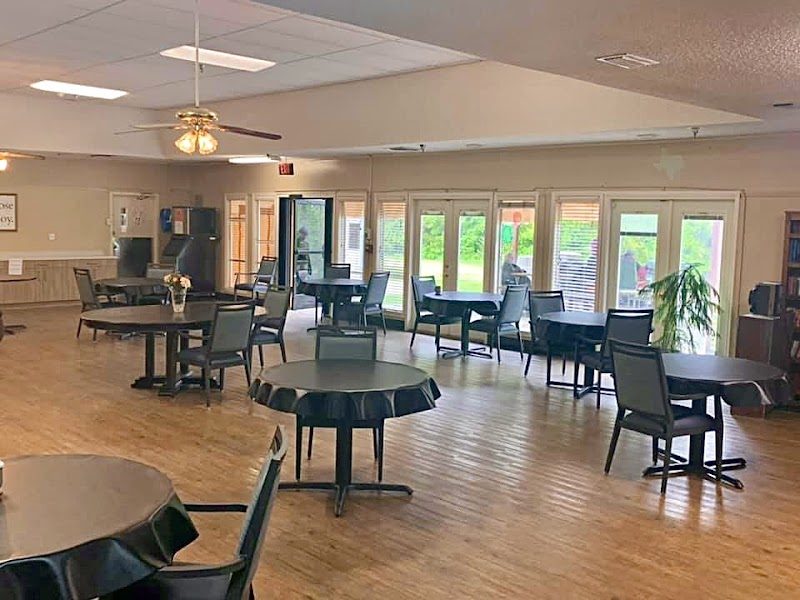 SEVEN OAKS NURSING & REHABILITATION nursing home in BONHAM, TX - Photo 3 of 10