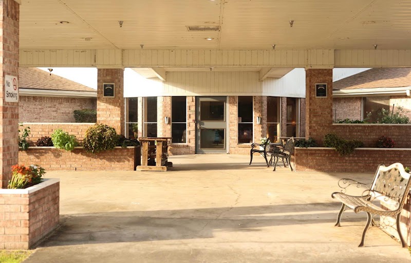 PINE ARBOR nursing home in SILSBEE, TX - Photo 2 of 5