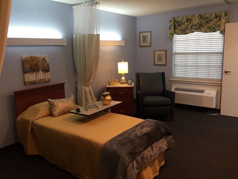 OAKWOOD MANOR NURSING HOME nursing home in VIDOR, TX - Photo 2 of 10