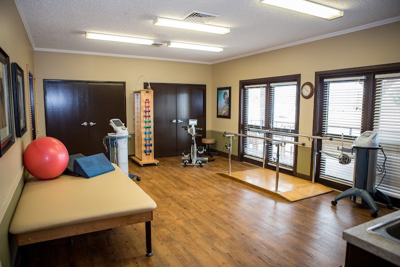 SILVER PINES NURSING AND REHABILITATION CENTER nursing home in BASTROP, TX - Photo 4 of 5